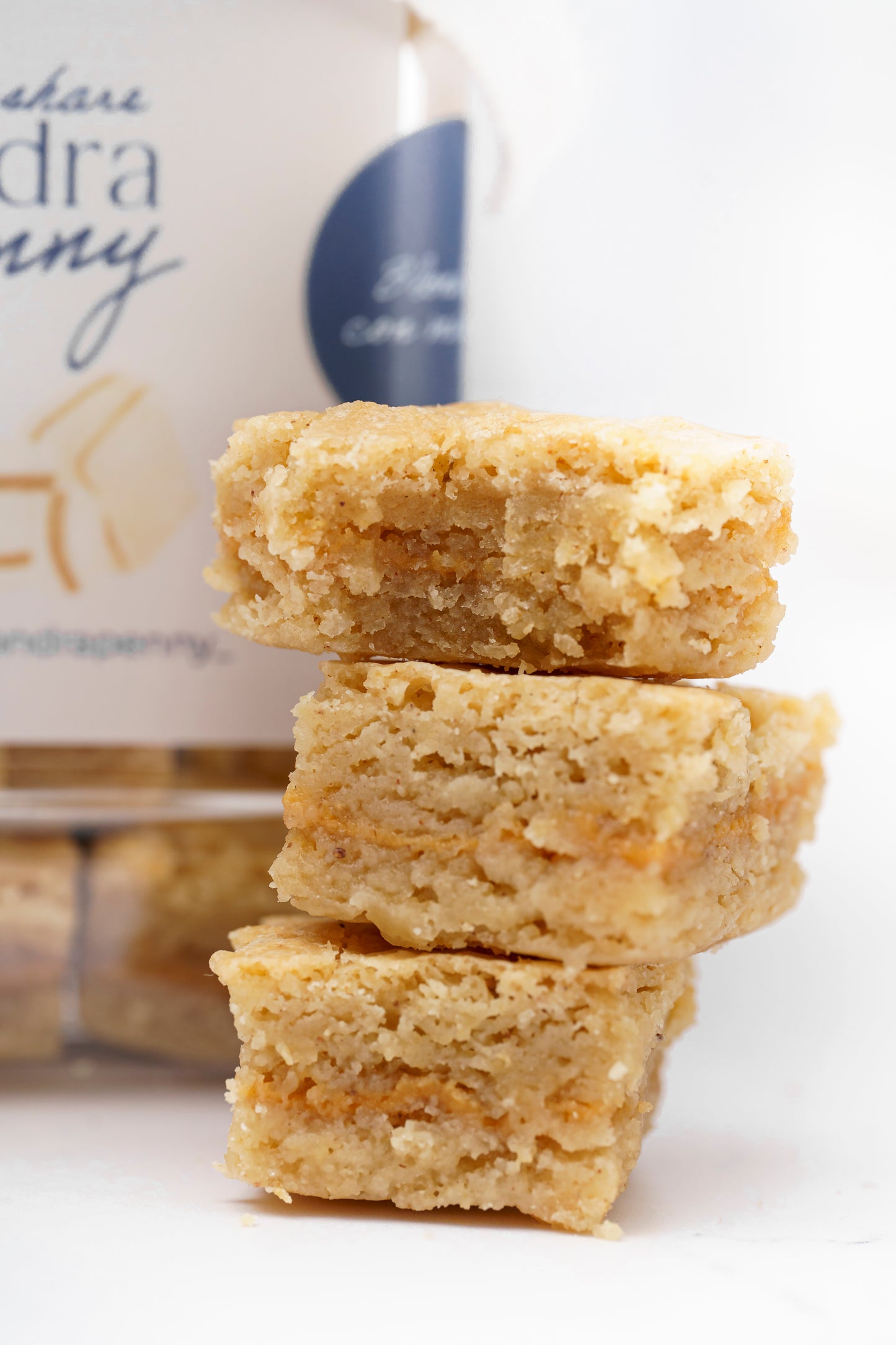 Jar de fudgy blondies con manjar grande