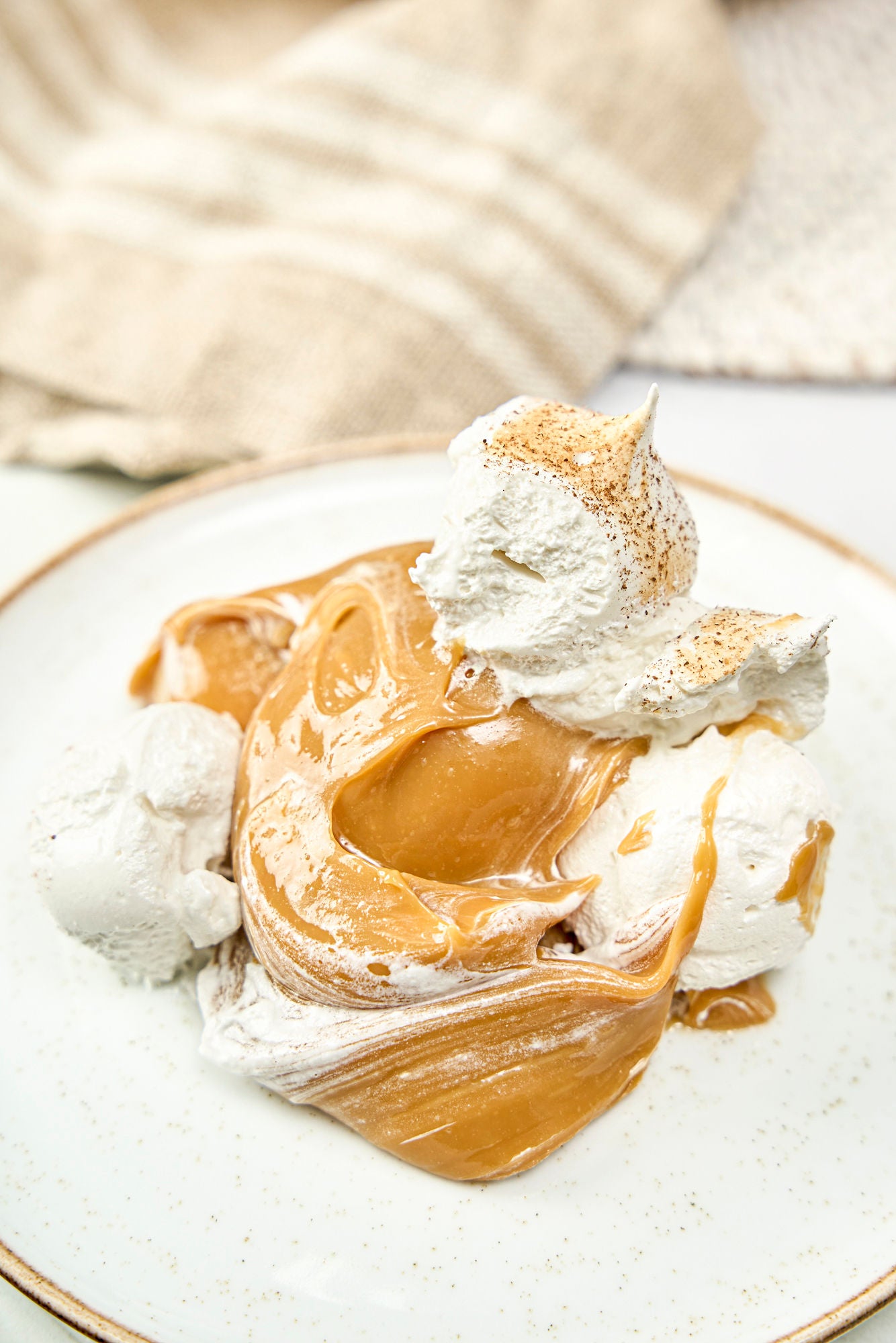 Suspiro a la Limeña en bowl