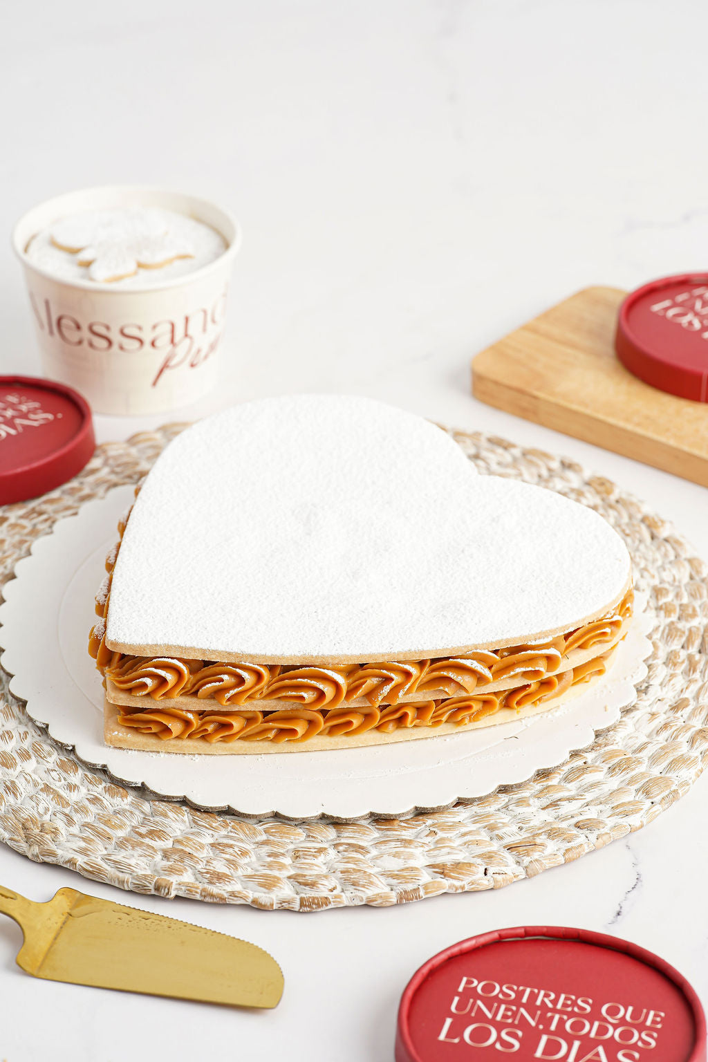 Torta de Alfajor en forma de corazón