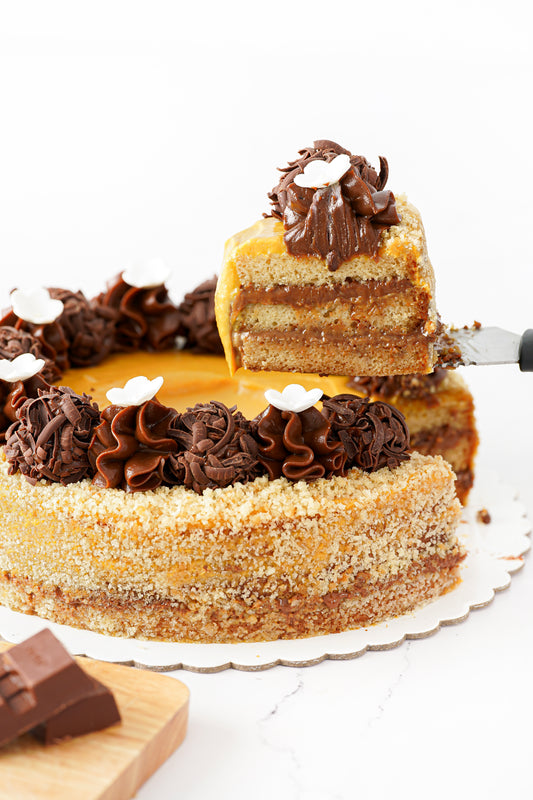 Volcán de lúcuma marmoleado de chocolate