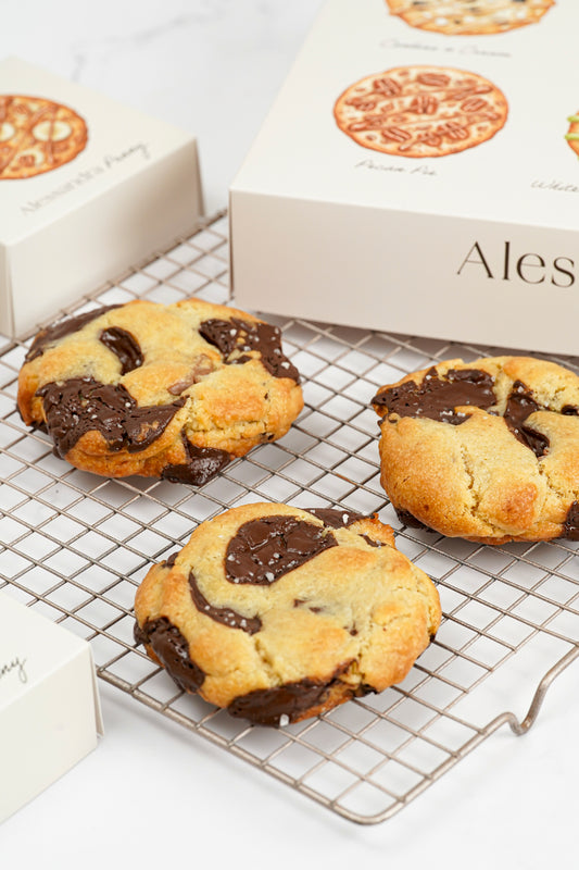 Chunky & chewy chocolate chip cookie