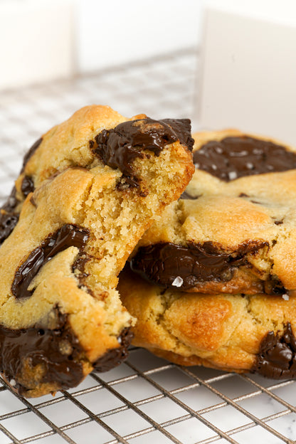 Chunky & chewy chocolate chip cookie