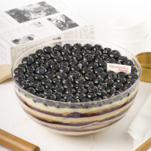 Pie de limón con arándanos en bowl